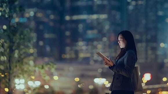 lady on ipad