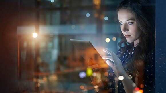 smiling-woman-on-ipad