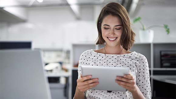 smiling-woman-on-ipad
